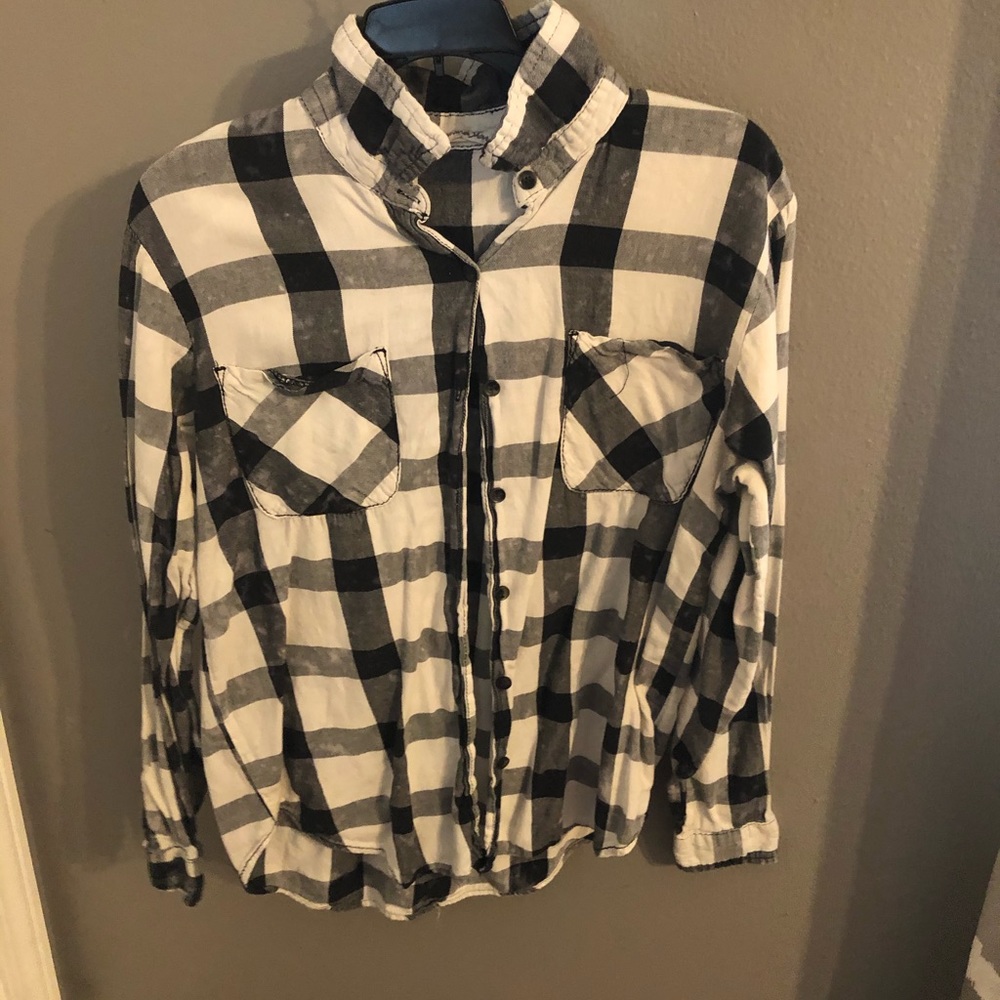 Black and white plaid button up.